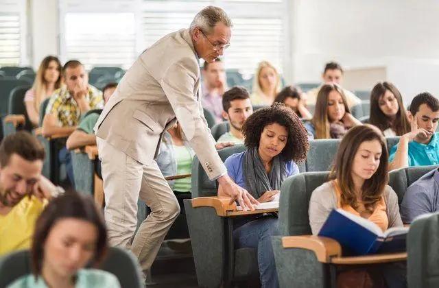 应用经济学英语_福建经济学校应用英语_大学应用英语系列教材大学应用英语综合教程1
