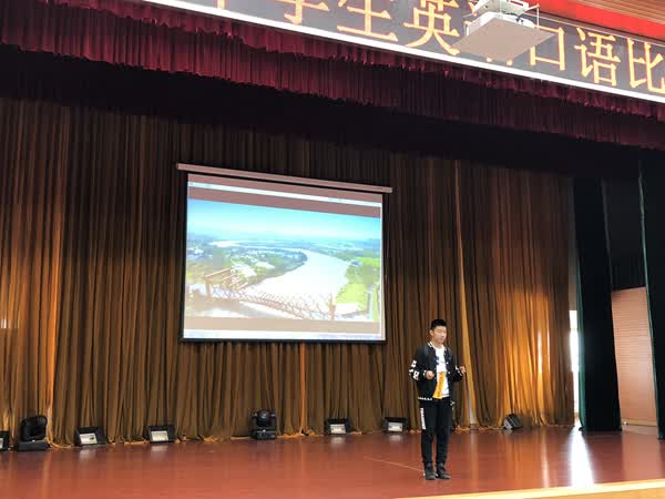 做个小导游介绍家乡的大运河.JPG