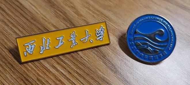 大学这本书英文_大学读英语_大学英文原著