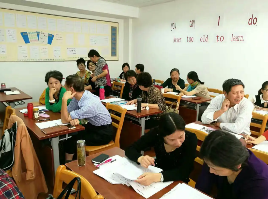 播放老年人学英语_老年人学英语_老年人英语教学