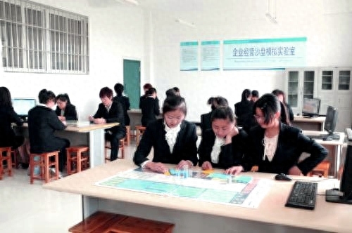 商务英语就业环境和前景认知_商务英语的就业前景_前景商务就业英语怎么写