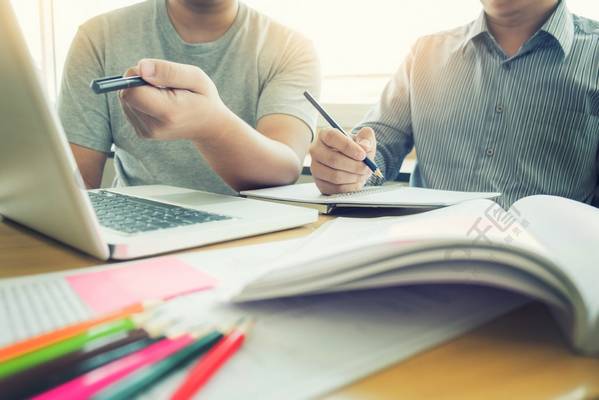 自学英语需要买什么书_自学英语需要多久_自学英语需要几年