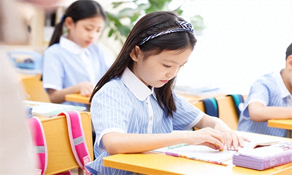 入门英语应该学什么语言_入门英语学校学费_入门英语应该先学什么