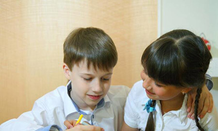 孩子学英语用什么设备最好_孩子英语买什么机器可以帮助_孩子学英语的电子设备