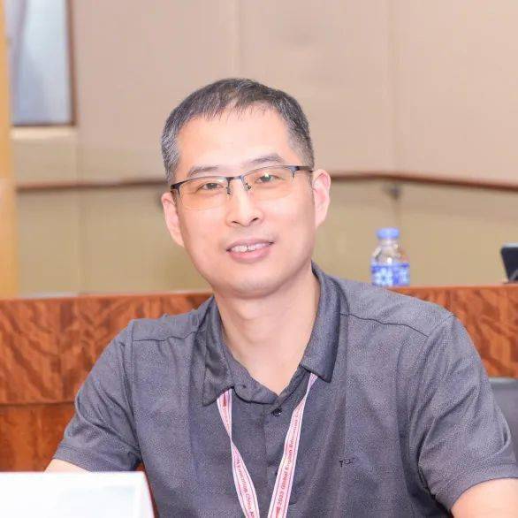 外语学院院长英文_外国语与海外教育学院英语_上海外国语大学英语学院院长