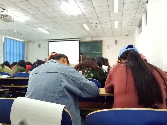 用英语授课的大学_大学全英文授课_英文授课是什么意思
