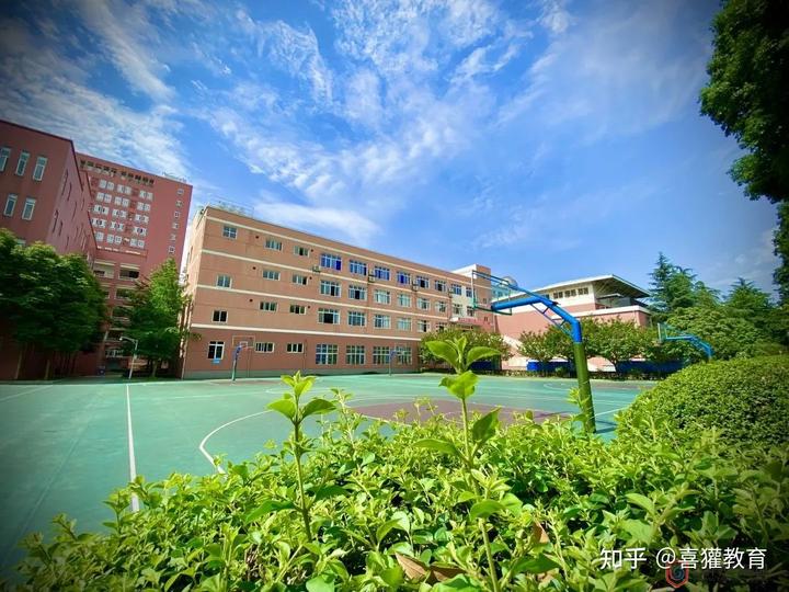 成都外国语学费多少_成都外国语收费标准_成都外国语学校费用