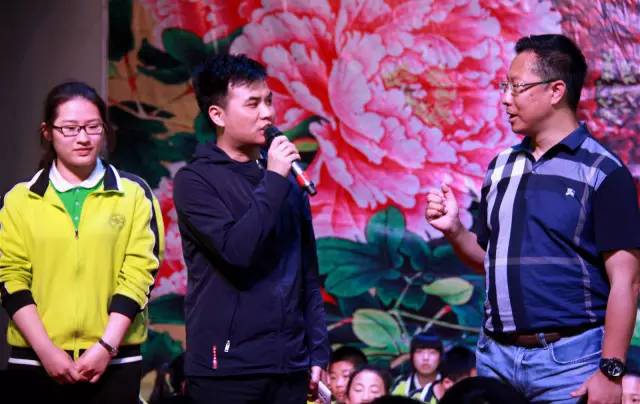 疯狂英语李阳学英语经历_疯狂李阳学英语_疯狂英语李阳学校演讲背景音乐