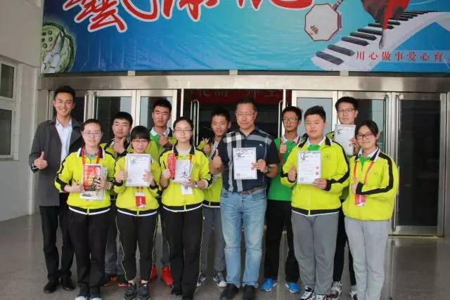疯狂李阳学英语_疯狂英语李阳学英语经历_疯狂英语李阳学校演讲背景音乐