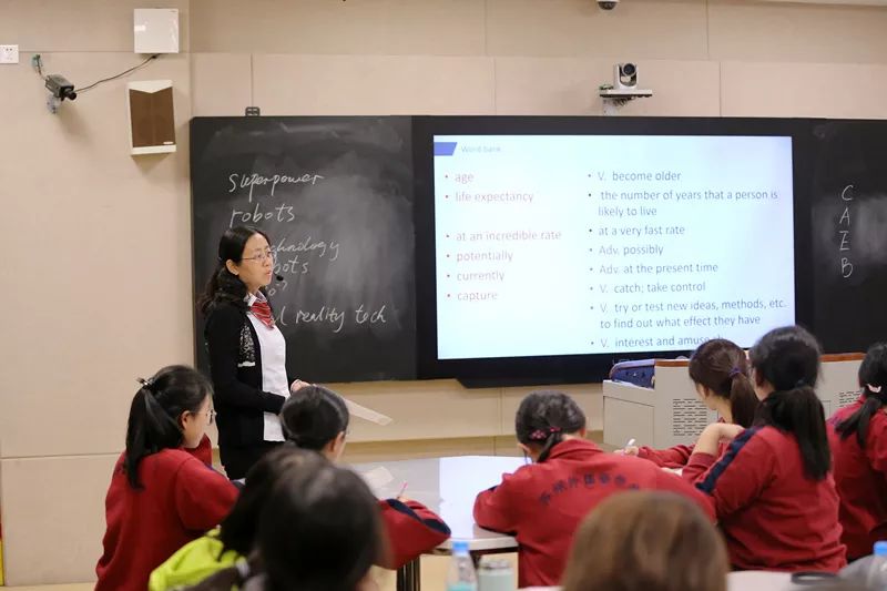孩子犯错了家长该怎样教育_英之教育怎么样_玻璃心的孩子怎样教育