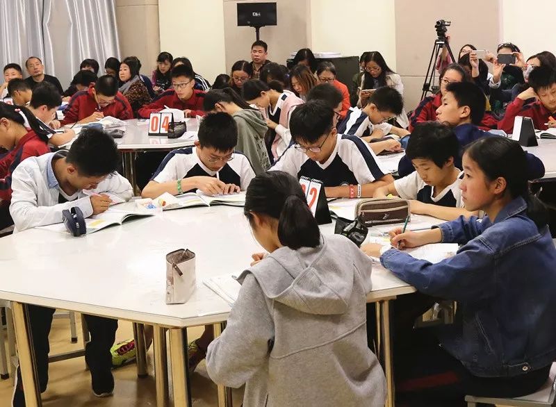 孩子犯错了家长该怎样教育_英之教育怎么样_玻璃心的孩子怎样教育
