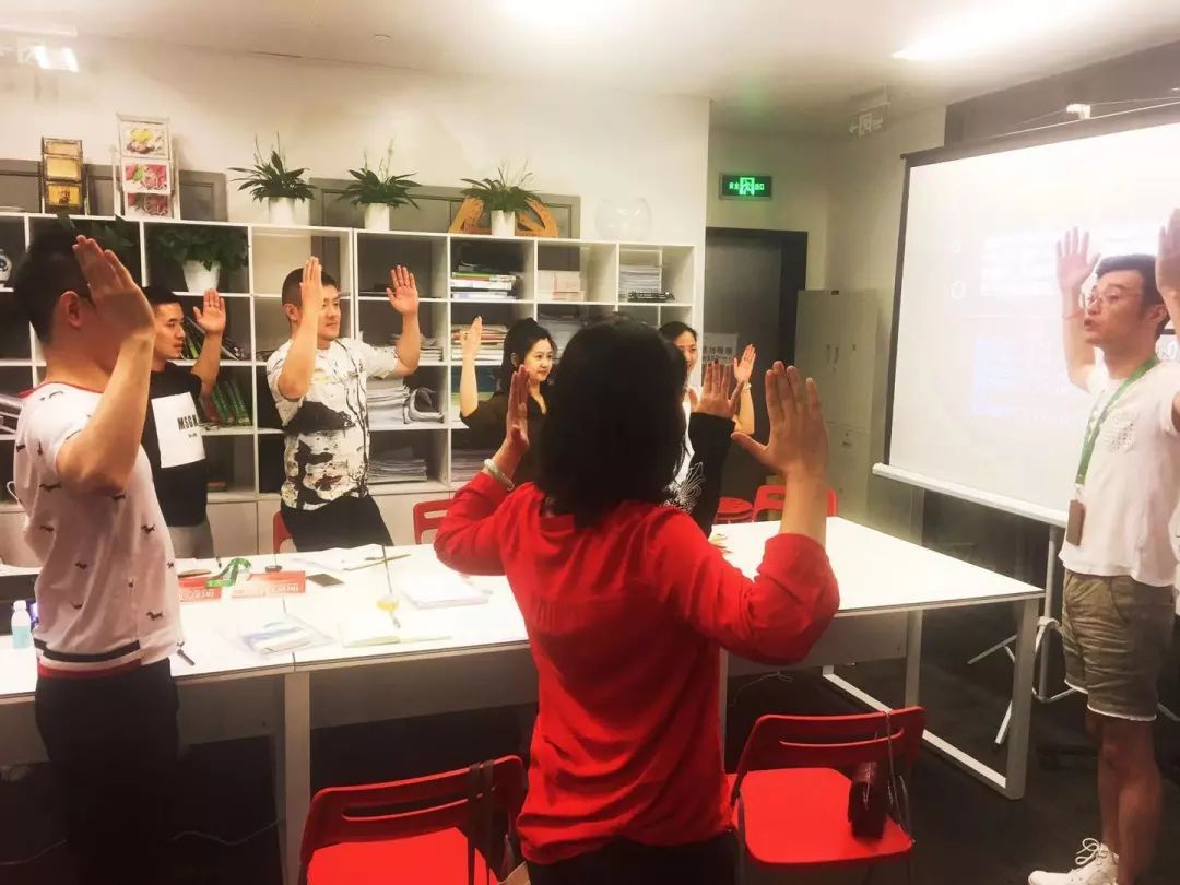 成人学英语免费教程_成人英语怎么学从零开始教材_成人学英语教材