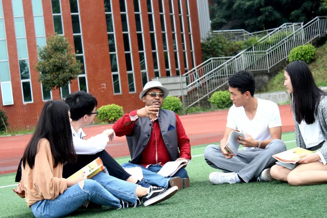 培训雅思外教班优势和劣势_外教雅思一对一培训班优势_雅思外教老师培训价格