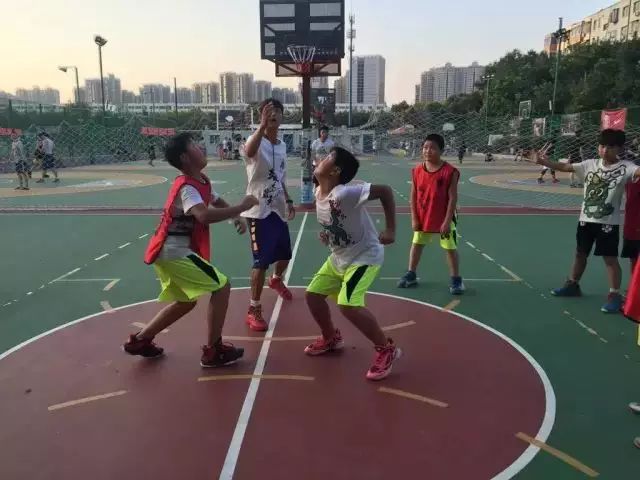 外教篮球一对一私教_mr.b外教篮球训练营_篮球外教资