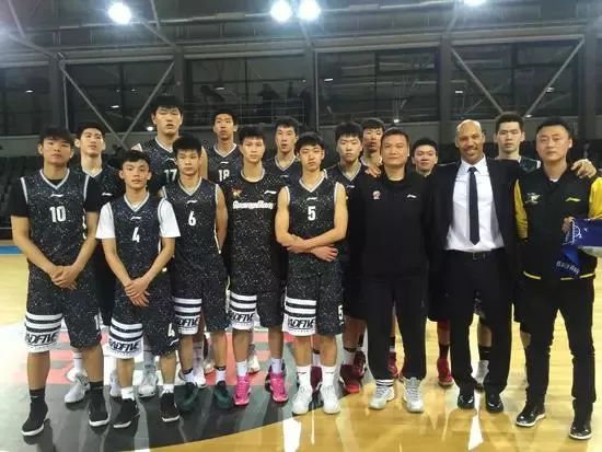 外教篮球一对一私教_mr.b外教篮球训练营_篮球外教