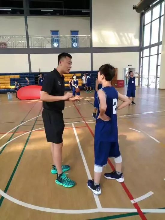 mr.b外教篮球训练营_外教篮球一对一私教_篮球外教