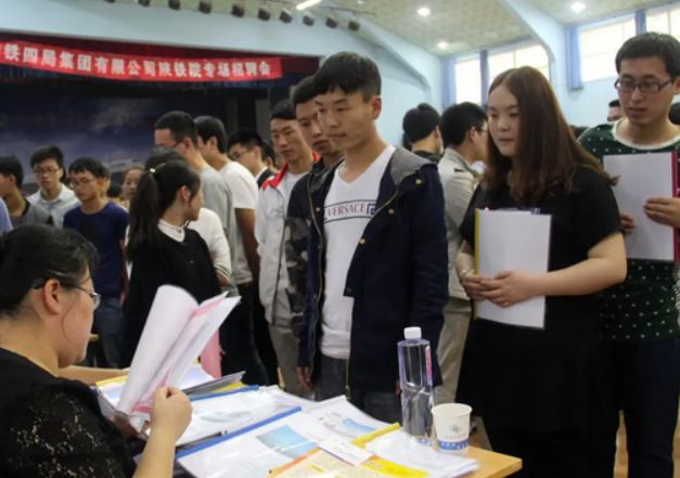 英语专业六级难度_英语专四和六级哪个难_六级英语好难