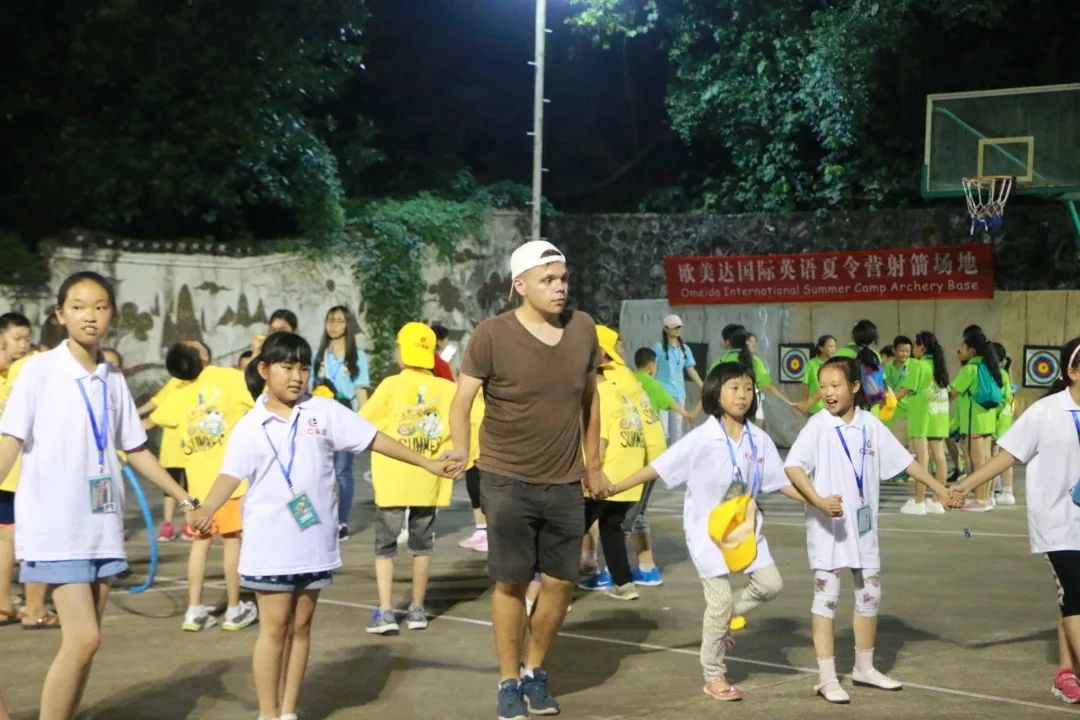 阳朔西街老外_阳朔西街外教一对一_阳朔外国语