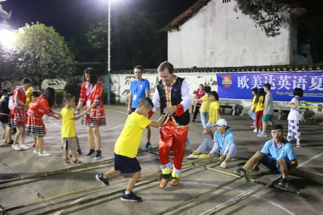 阳朔西街外教一对一_阳朔外国语_阳朔西街老外