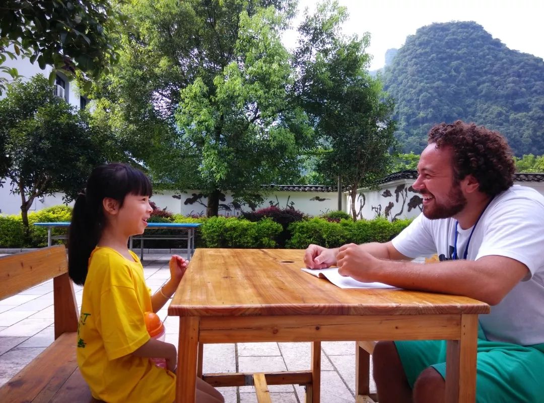 阳朔西街老外_阳朔西街外教一对一_阳朔外国语