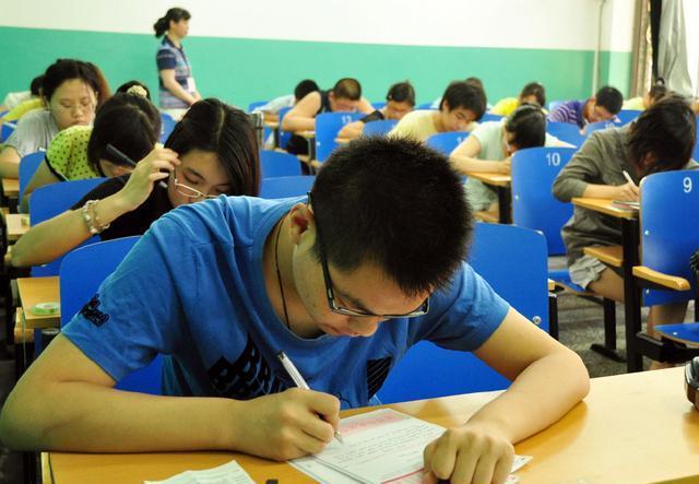 高考英语什么水平，到大学可以轻松过四六级，你是怎么认为的？