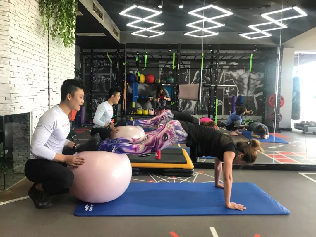 减肥外国_外国减肥视频教学_外教一对一减肥