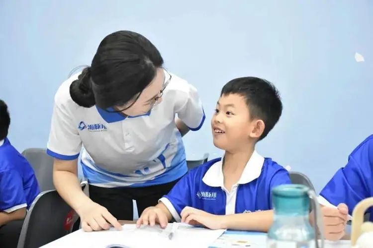 幼线上外教一对一英语_外教幼英语班_幼外教英语课怎么收费