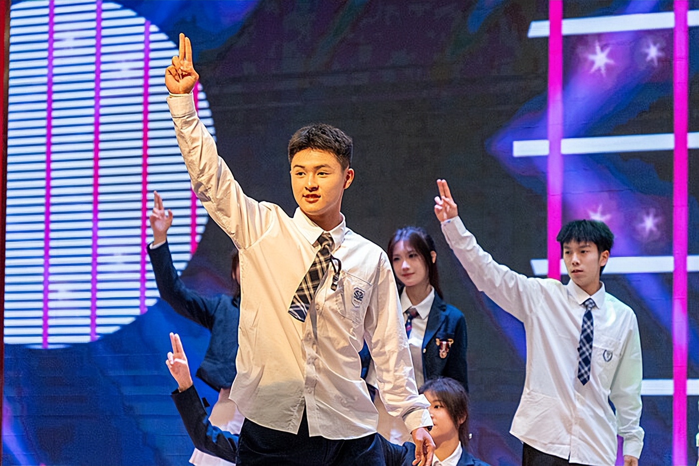 学英语深圳s版七上_深圳学英语在哪里学_学英语深圳(s)报纸七上
