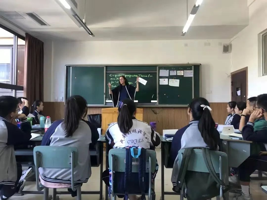 法语外教一对一成都_法语培训成都_成都法语外教聘