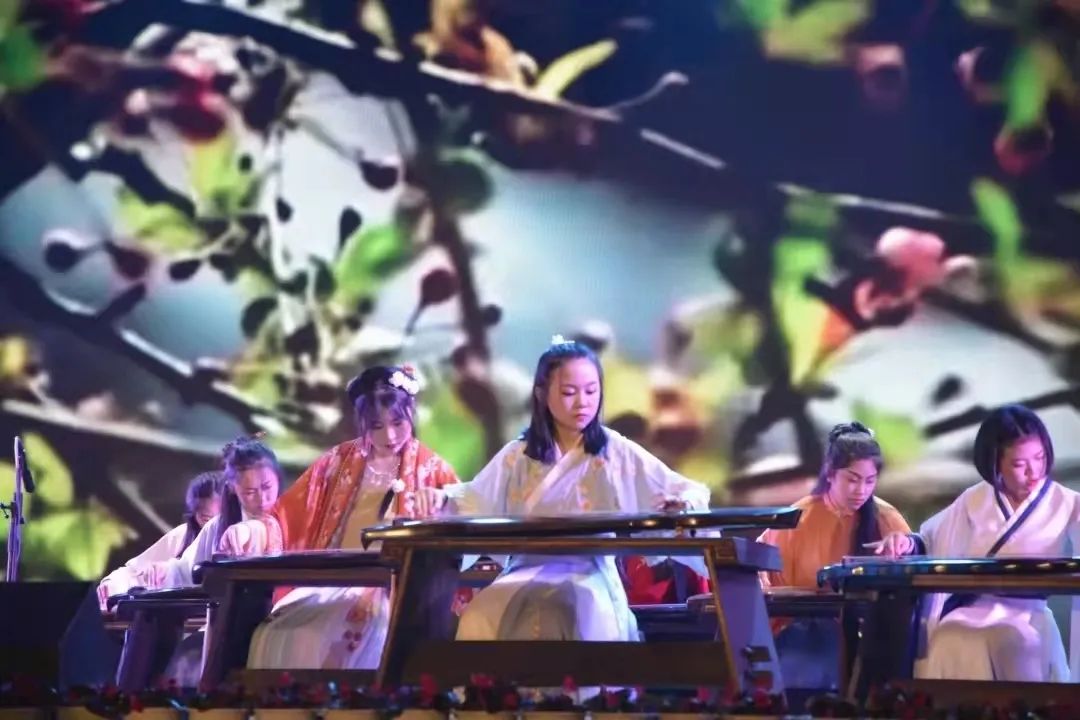 法语外教一对一成都_法语培训成都_成都法语外教聘