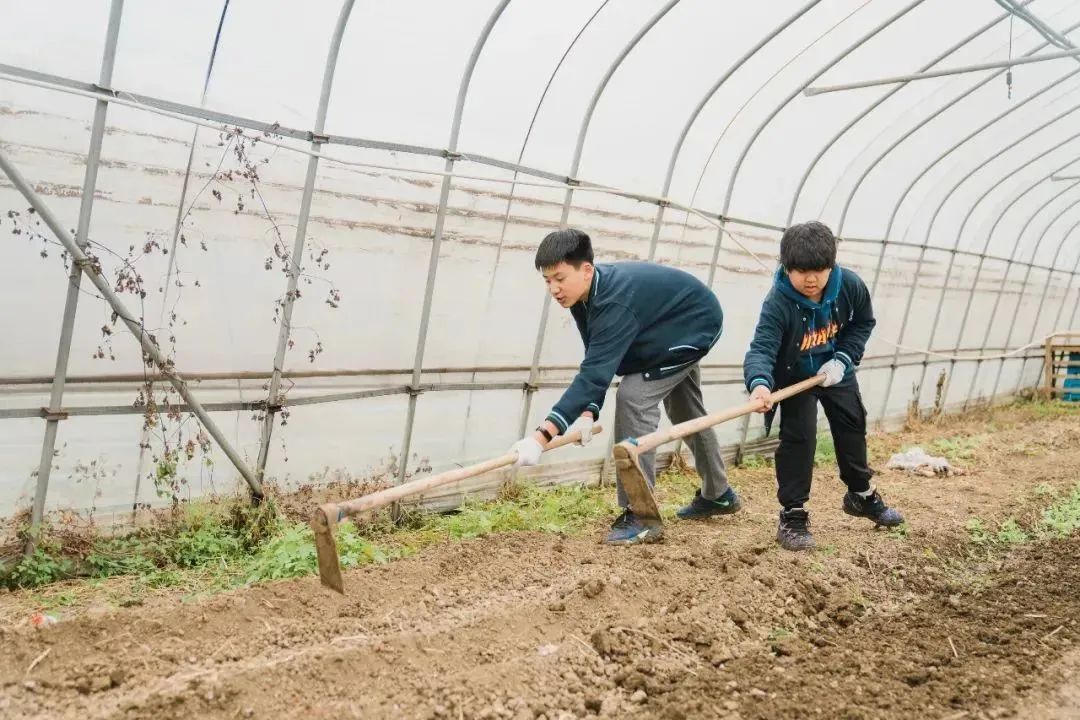 西班牙外语学校_成人一对一外教西班牙语平台_西班牙语培训外教一对一