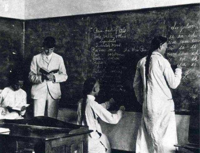 “自学英语”_怎么样自学英语_自学英语的理想方式