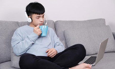 成人学英语阿卡索和51talk_成人英语阿卡索一年课后的感受_成人英语阿卡索怎么样