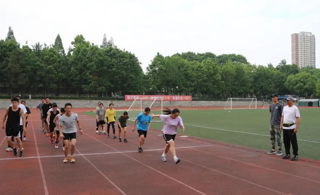 宿迁外语学校_宿迁外国语学校聘老师_一对一外教宿迁