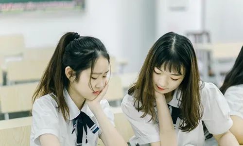 阿卡索和tutorabc英语哪个好_英语在线课程排名_2025年十大英语在线平台