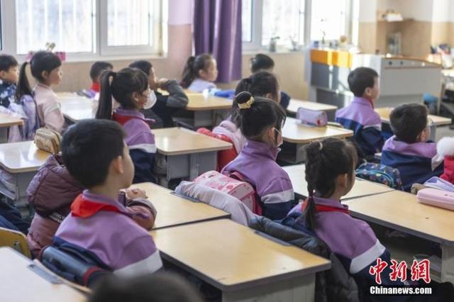 英语教材融入中国文化元素_外教在线英语一对一网课_中英语教材中国风内容