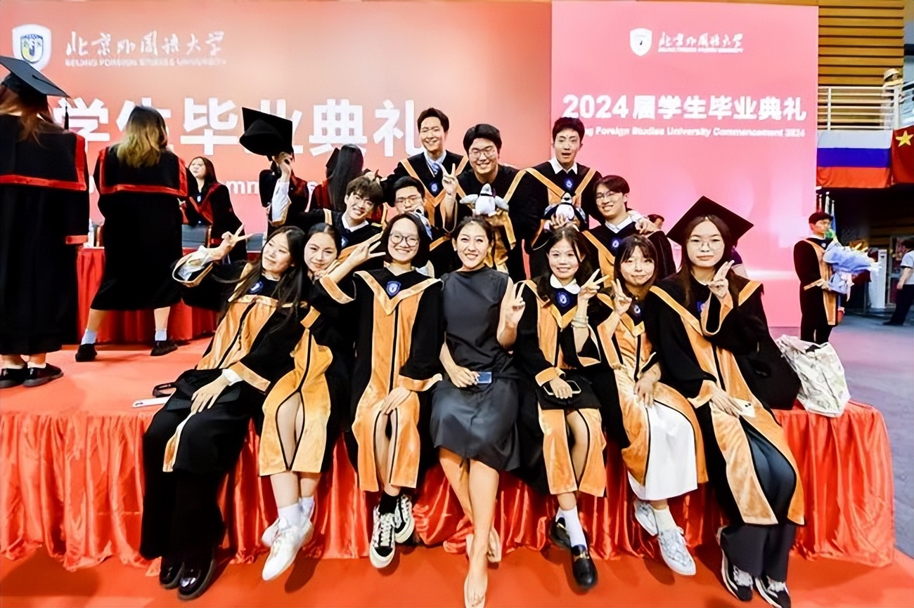 北京外国语大学英语学院_北京外国语大学2024届毕业典礼_北外2024毕业典礼直播
