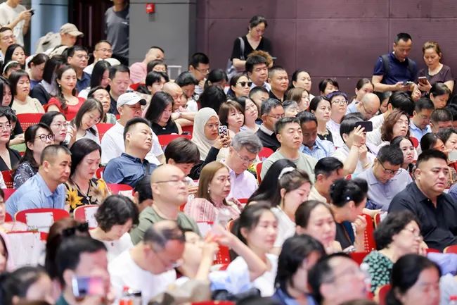 北京外国语大学英语学院_北京外国语大学2024届毕业典礼_北外2024毕业典礼直播