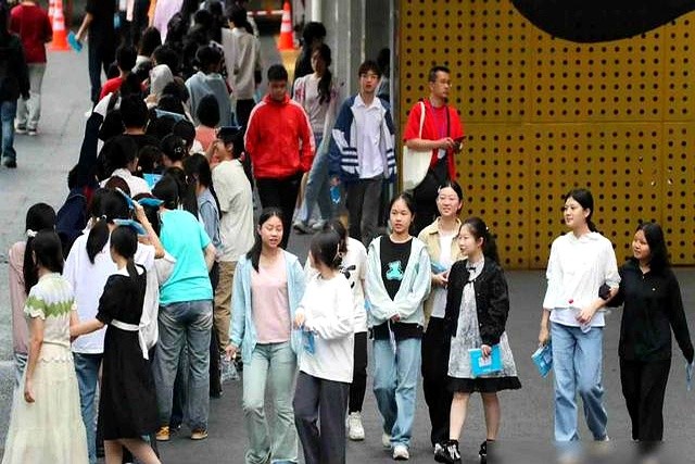 武汉一对一外教线下培训机构_湖北民办高校学费_民办高校隐形收费